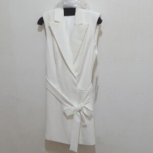 Elegant White Sleeveless Dress